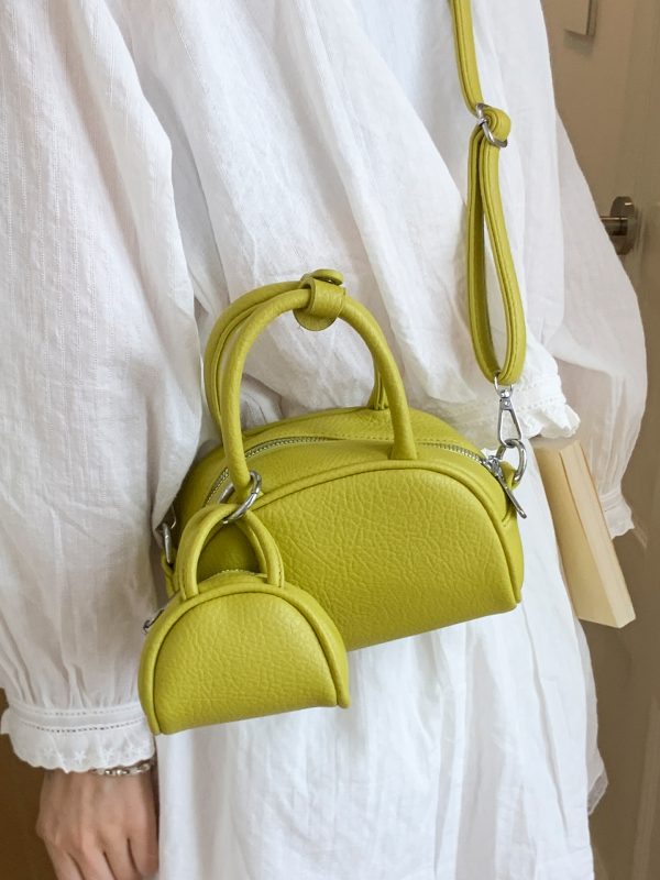 Trendy Women's Red Shoulder Bag - 2025 High-End Commuter Crossbody Pillow Bag for Fashion Lovers