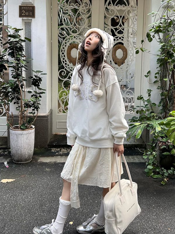 Unisex Loose Round Neck Pullover Sweatshirt with Letter Patch Embroidery - Small Fragrance Style, Perfect for Spring and Autumn Fashion