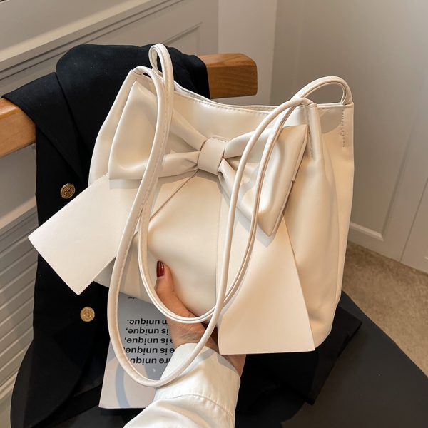 Versatile Large Capacity Shoulder Bag for Women, Trendy Hand-Held Tote for Spring/Summer 2025, Perfect Commuter Accessory