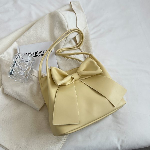 Versatile Large Capacity Shoulder Bag for Women, Trendy Hand-Held Tote for Spring/Summer 2025, Perfect Commuter Accessory