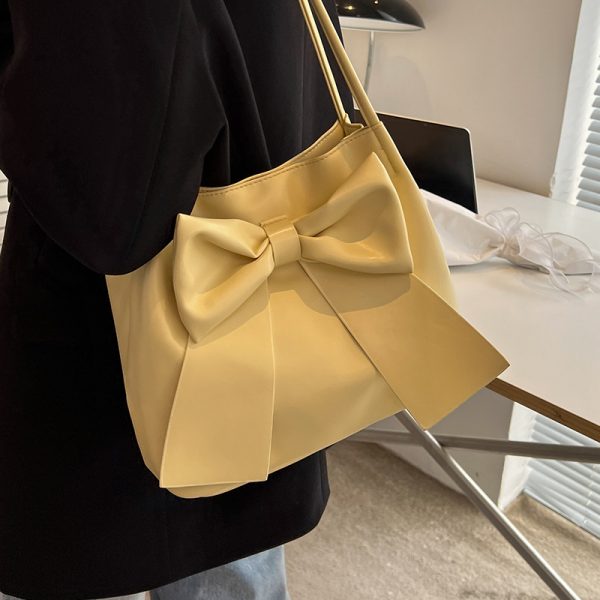 Versatile Large Capacity Shoulder Bag for Women, Trendy Hand-Held Tote for Spring/Summer 2025, Perfect Commuter Accessory