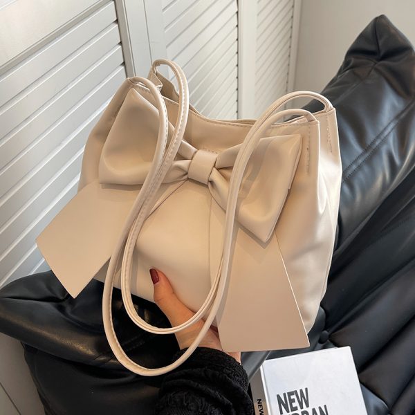 Versatile Large Capacity Shoulder Bag for Women, Trendy Hand-Held Tote for Spring/Summer 2025, Perfect Commuter Accessory