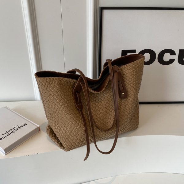 Versatile Large-Capacity Shoulder Tote Bag for Women - High-End Autumn/Winter 2025 Commuting Bag for Work and Leisure