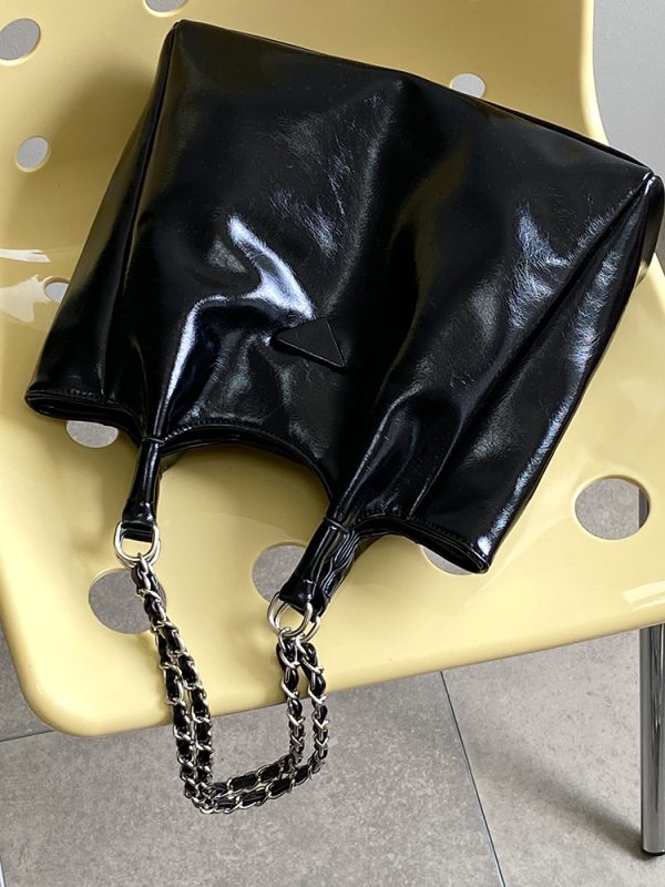 Versatile Large Capacity Women's Tote Bag - Commuter Chain Shoulder Handbag for Everyday Use