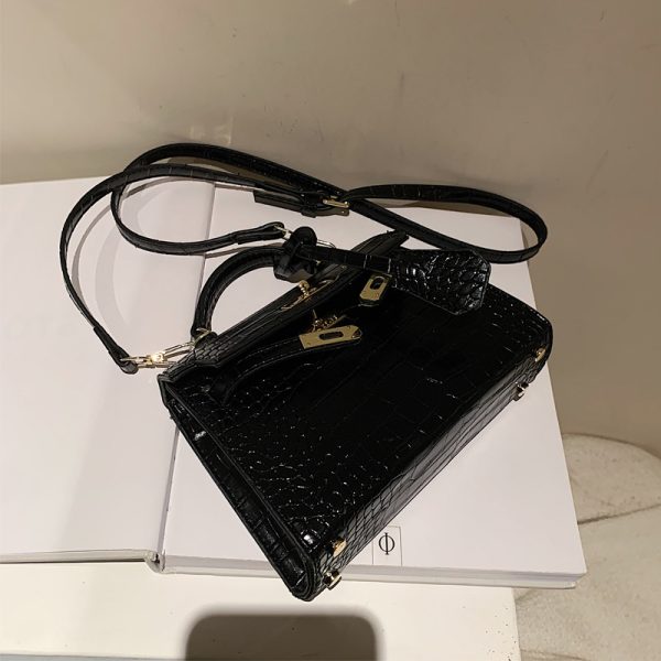 Versatile Retro Crocodile Pattern Crossbody Handbag - Small Square Bag for Spring/Summer 2025, Fashionable Women's Accessory