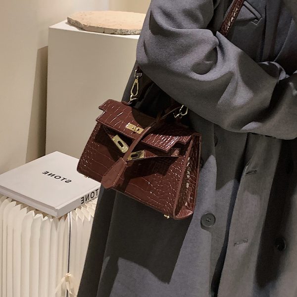 Versatile Retro Crocodile Pattern Crossbody Handbag - Small Square Bag for Spring/Summer 2025, Fashionable Women's Accessory