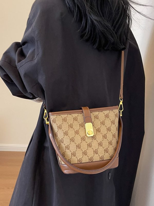 Versatile Women's Color-Blocking Bucket Bag - 2025 Trendy Casual Crossbody Handbag with High-End Appeal