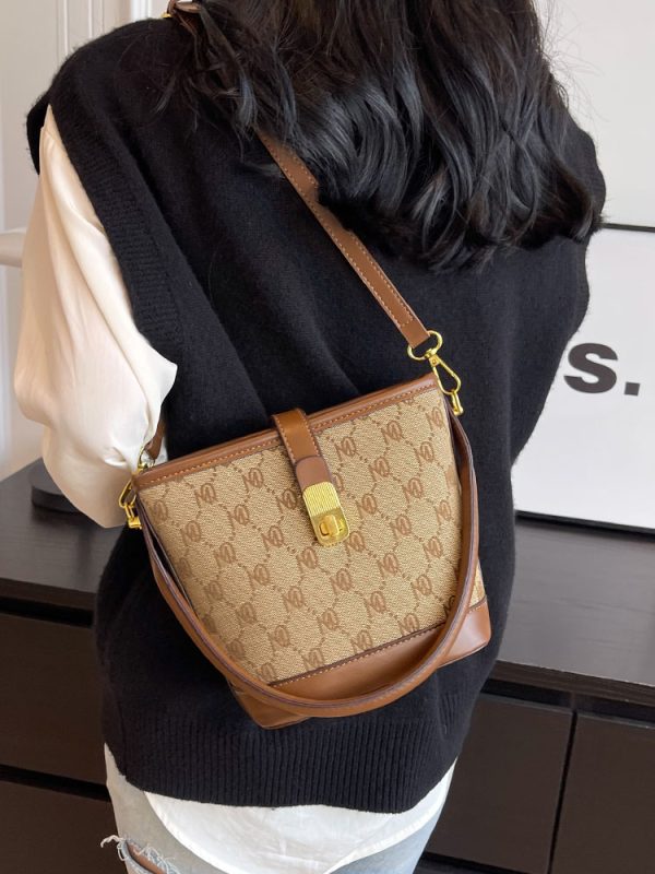 Versatile Women's Color-Blocking Bucket Bag - 2025 Trendy Casual Crossbody Handbag with High-End Appeal