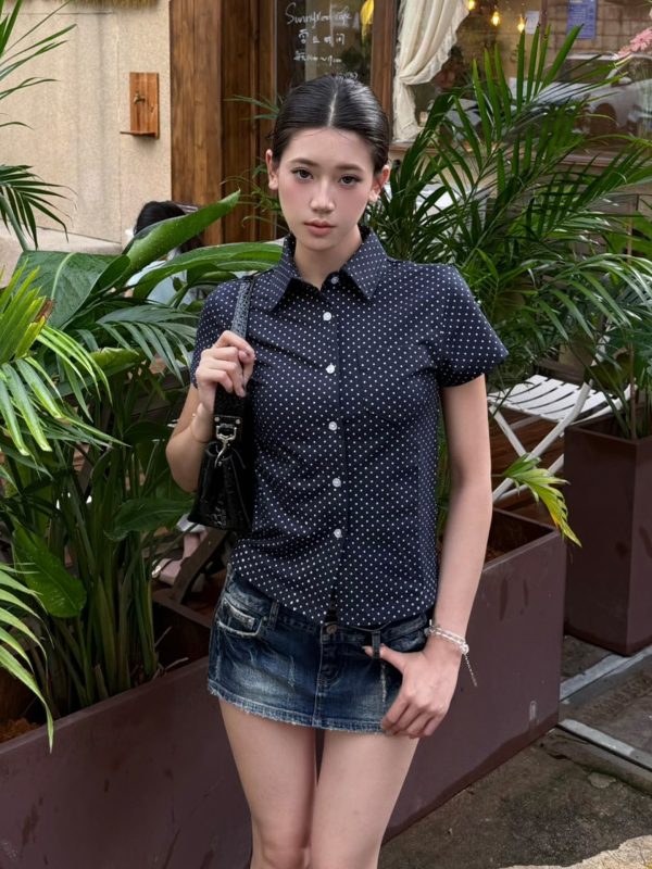 Vintage American Polka Dot Slim Fit Shirt with Shoulder Structure and Waist-Defining Design, Perfect for Y2K and Retro Styles