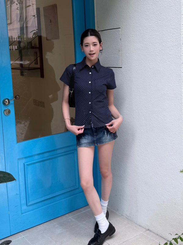 Vintage American Polka Dot Slim Fit Shirt with Shoulder Structure and Waist-Defining Design, Perfect for Y2K and Retro Styles