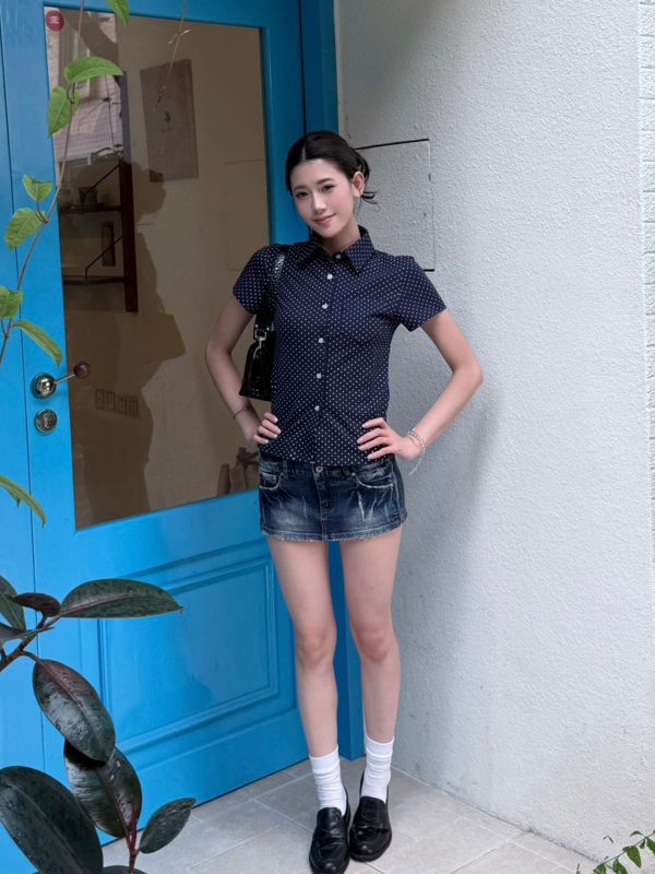Vintage American Polka Dot Slim Fit Shirt with Shoulder Structure and Waist-Defining Design, Perfect for Y2K and Retro Styles