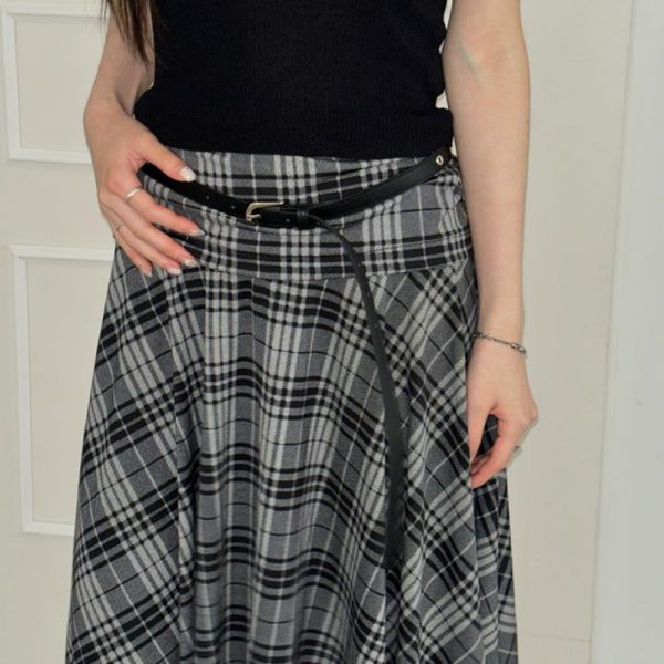 Vintage British Style A-Line Plaid Skirt for Women, Irregular Hem, Slimming, Hip-Hiding, Waist-Defining, Trendy 90s Fashion