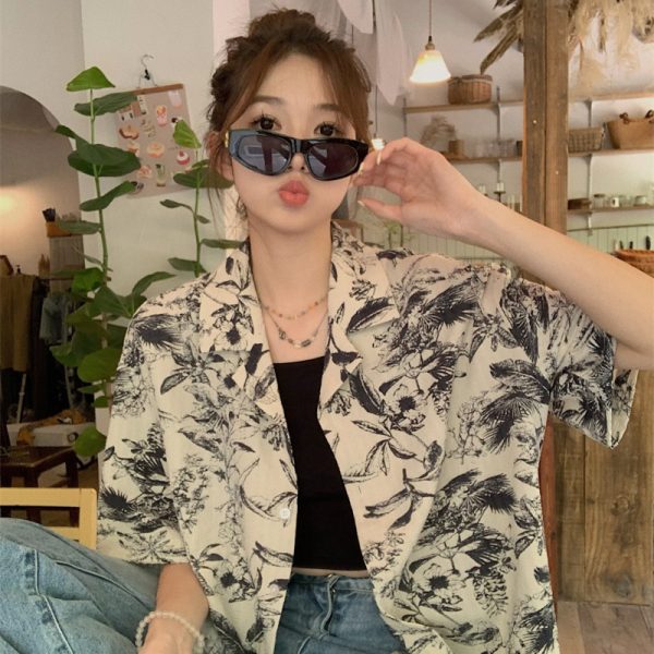Vintage Floral Loose Short Sleeve Shirt for Women - 2025 Summer Hawaiian Beach Style, INS Trendy Half Sleeve Top
