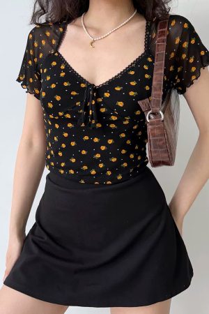 Vintage Floral Mesh V-Neck Short Sleeve Black T-Shirt for Women â€“ Slim Fit 90s Inspired Self-Made Style Top