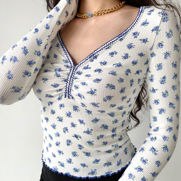 Vintage Floral Ruffled V-Neck Long Sleeve T-Shirt for Women - Slim Fit, 90s Inspired Short Top