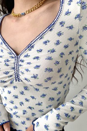 Vintage Floral Ruffled V-Neck Long Sleeve T-Shirt for Women - Slim Fit, 90s Inspired Short Top