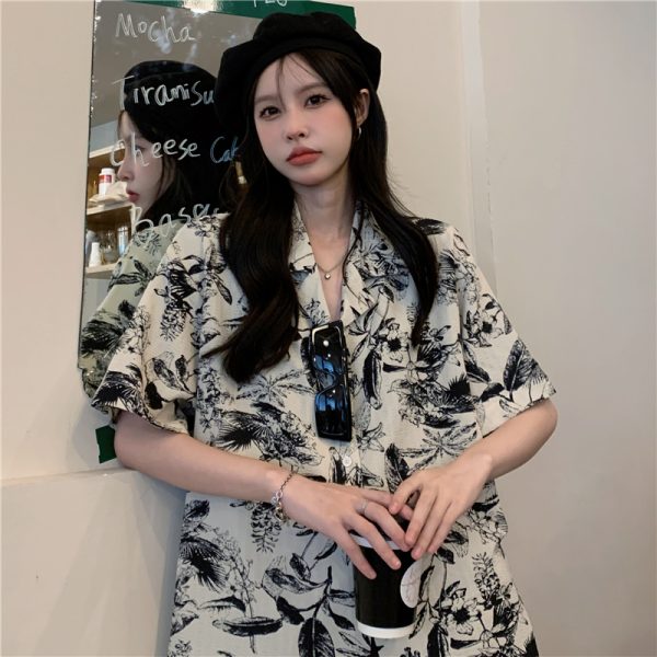 Vintage Floral Short Sleeve Shirt for Women - 2025 Summer Hawaiian Beach Top - Versatile Loose Fit Hong Kong Style