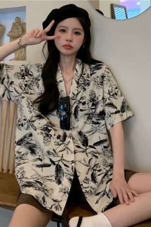 Vintage Floral Short Sleeve Shirt for Women - 2025 Summer Hawaiian Beach Top - Versatile Loose Fit Hong Kong Style