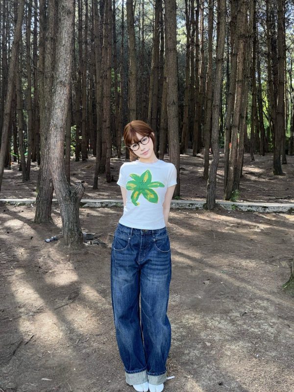 Vintage Floral Short-Sleeve T-Shirt for Women - American Style, Slim Fit, Slightly Stretchy, Summer Essential in White