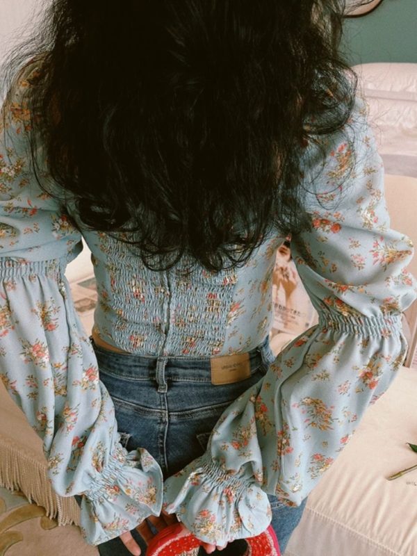 Vintage French Floral Puff Sleeve Shirt with Square Neck - Stylish Autumn Waist-Baring Top for Vacation - Y2K Inspired
