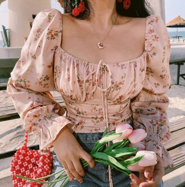 Vintage French Floral Puff Sleeve Shirt with Square Neck - Stylish Autumn Waist-Baring Top for Vacation - Y2K Inspired