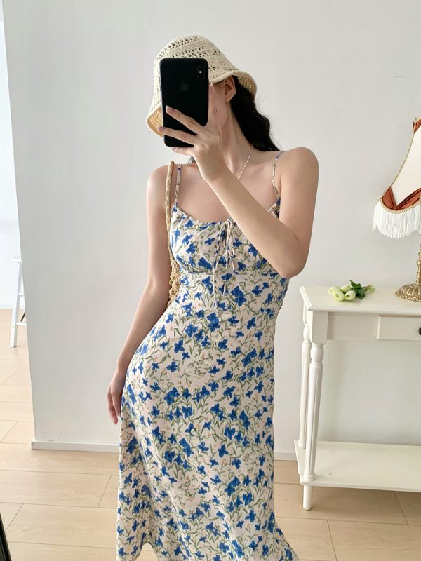 Vintage-Inspired Blue Butterfly Print Midi Dress with Waist Definition for Women - Perfect for Summer Vacations and 90s Style
