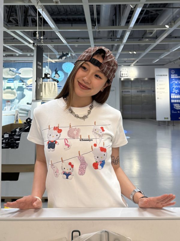 Vintage Printed Slim Fit Short-Sleeve T-Shirt for Women - Water-Washed Original Shoulder Kitty Design, Stretchy Summer Top