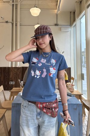 Vintage Printed Slim Fit Short-Sleeve T-Shirt for Women - Water-Washed Original Shoulder Kitty Design, Stretchy Summer Top