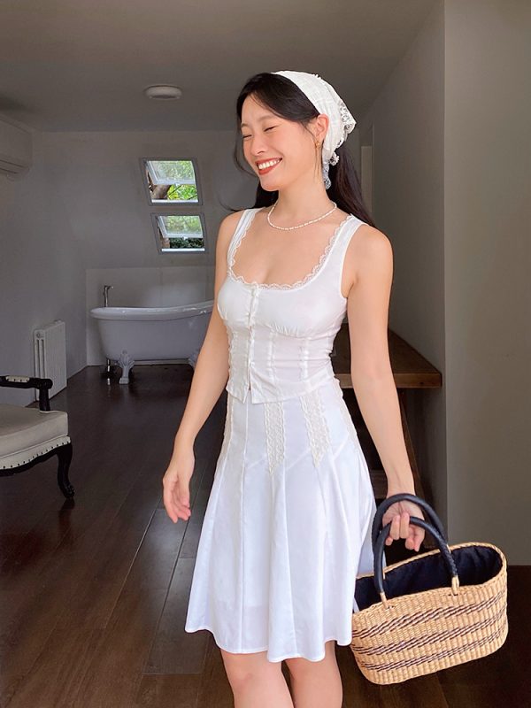 White Lace Half Skirt - Exclusive Craftsmanship French A-Line High-Waisted Short Umbrella Skirt for Chic Style