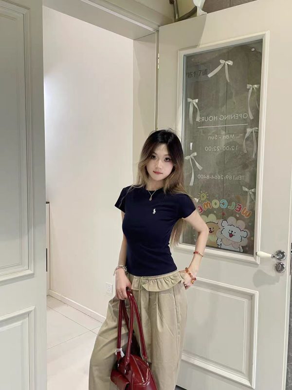 White Slim-Fit Short Sleeve T-Shirt for Women - Flattering Waist-Cinching Top in 2025 Summer Style, Perfect for Y2K and Casual Looks