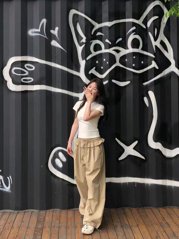 White Slim-Fit Short Sleeve T-Shirt for Women - Flattering Waist-Cinching Top in 2025 Summer Style, Perfect for Y2K and Casual Looks