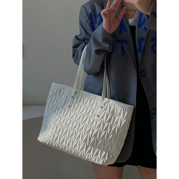 Women's High-End Large Capacity Commuter Tote Bag - 2025 Niche Design for Spring/Summer Fashion