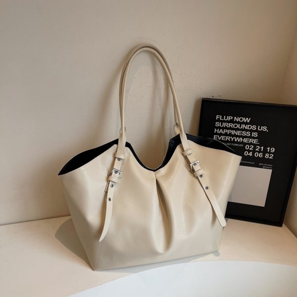 Women's Korean-Style Large-Capacity Shoulder Bag for Commuting - Trendy Winter 2025 Handbag