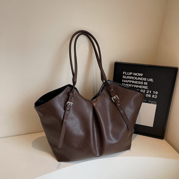 Women's Korean-Style Large-Capacity Shoulder Bag for Commuting - Trendy Winter 2025 Handbag