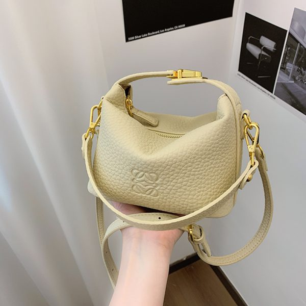 Women's Minimalist Bucket Bag - 2025 Summer Versatile Crossbody Handbag, Trendy High-End Fashion Accessory