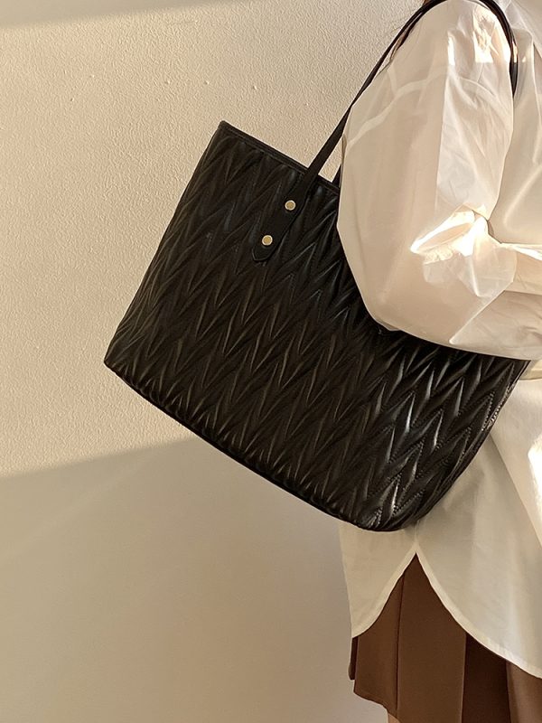 Women's Pleated Tote Bag - Large Capacity Commuter Handbag for Spring Summer 2025 - Stylish and Functional Shoulder Bag