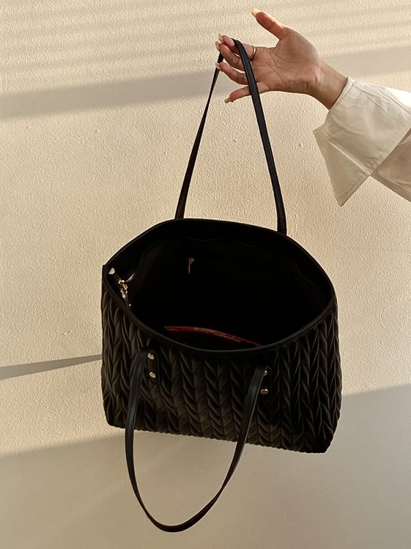 Women's Pleated Tote Bag - Large Capacity Commuter Handbag for Spring Summer 2025 - Stylish and Functional Shoulder Bag