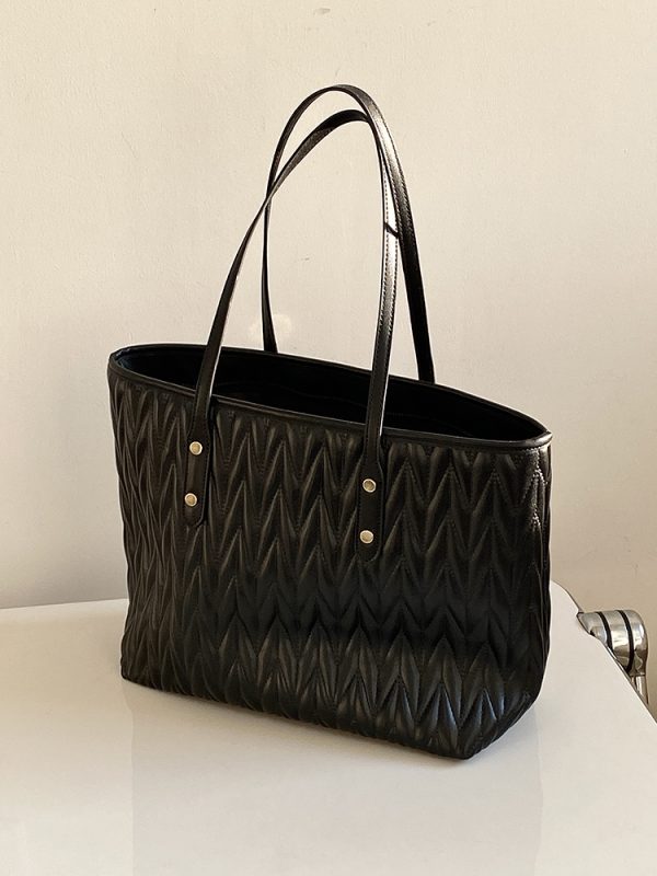 Women's Pleated Tote Bag - Large Capacity Commuter Handbag for Spring Summer 2025 - Stylish and Functional Shoulder Bag