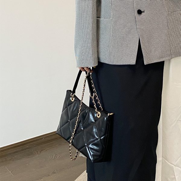 Women's Retro Chain Bag 2025 - Versatile Shoulder Crossbody Commuter Bag for Spring/Summer - Large Size, Trendy Niche Style
