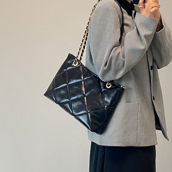 Women's Retro Chain Bag 2025 - Versatile Shoulder Crossbody Commuter Bag for Spring/Summer - Large Size, Trendy Niche Style