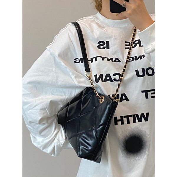 Women's Retro Chain Bag 2025 - Versatile Shoulder Crossbody Commuter Bag for Spring/Summer - Large Size, Trendy Niche Style
