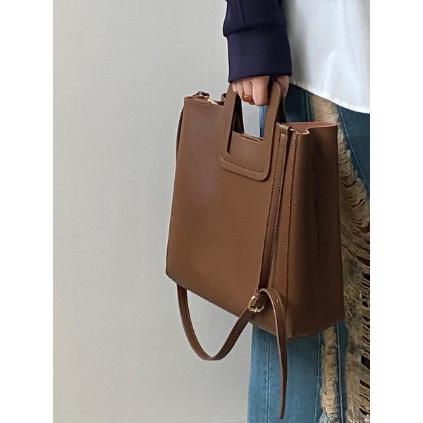 Women's Retro Handheld Tote Bag - Large Capacity Crossbody Bag for Spring Summer 2025 - Niche Design, Chic Style