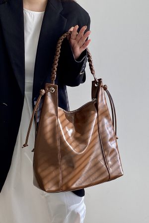 Women's Retro Woven Tote Bag - Large Capacity Shoulder Handbag for Commuting - Trendy 2025 Niche Design