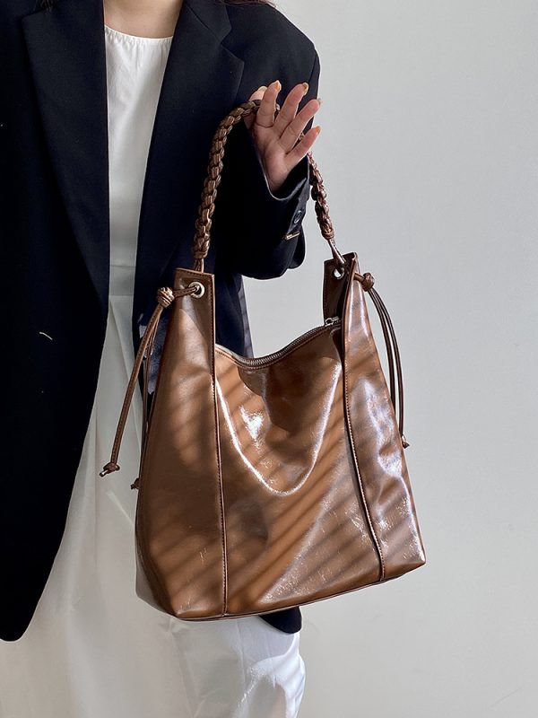 Women's Retro Woven Tote Bag - Large Capacity Shoulder Handbag for Commuting - Trendy 2025 Niche Design