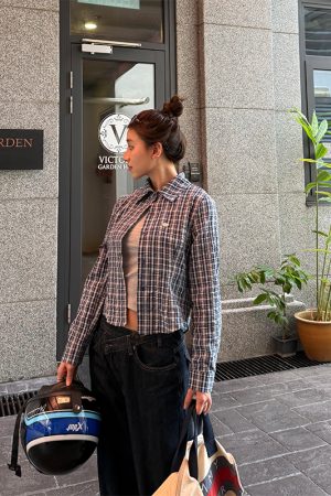 Women's Slim Fit Long Sleeve Polo Shirt - Short Version Grid Design Street Style for Spring - Trendy Hot Girl Look