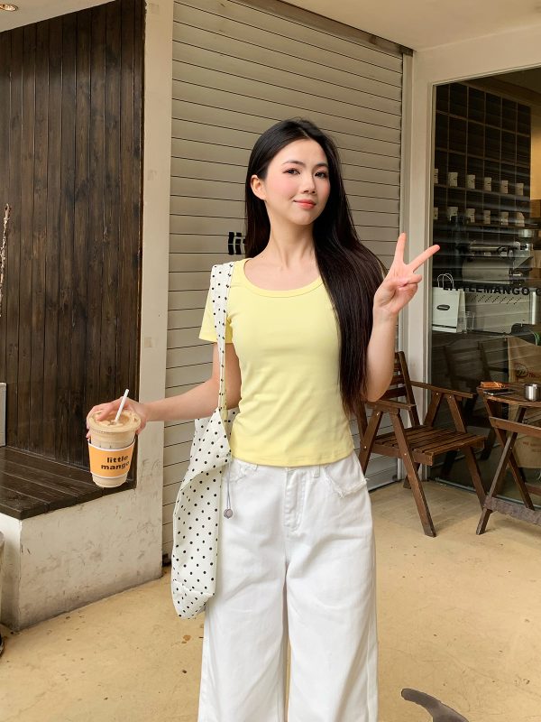 Women's Slim Fit U-Neck Short Sleeve T-shirt - Versatile White Top for Spring 2025, Perfect for Casual 90s Style