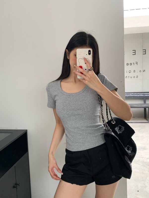 Women's Slim Fit U-Neck Short Sleeve T-shirt - Versatile White Top for Spring 2025, Perfect for Casual 90s Style
