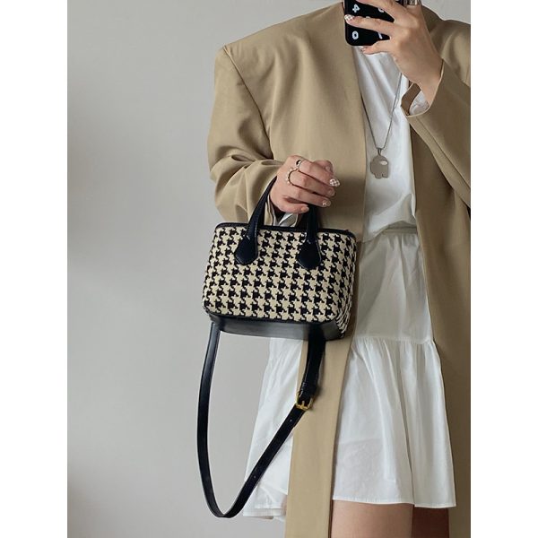 Women's Versatile Retro Handheld Small Bag - Exquisite High-End Fashion Shoulder Crossbody Bag for 2025