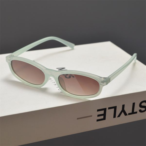 Y2K Futuristic Ultra-Narrow Frame Small Face Sunglasses for Men & Women - Hip-Hop Street Style Small Square Cat-Eye Design