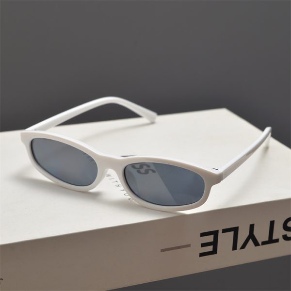 Y2K Futuristic Ultra-Narrow Frame Small Face Sunglasses for Men & Women - Hip-Hop Street Style Small Square Cat-Eye Design